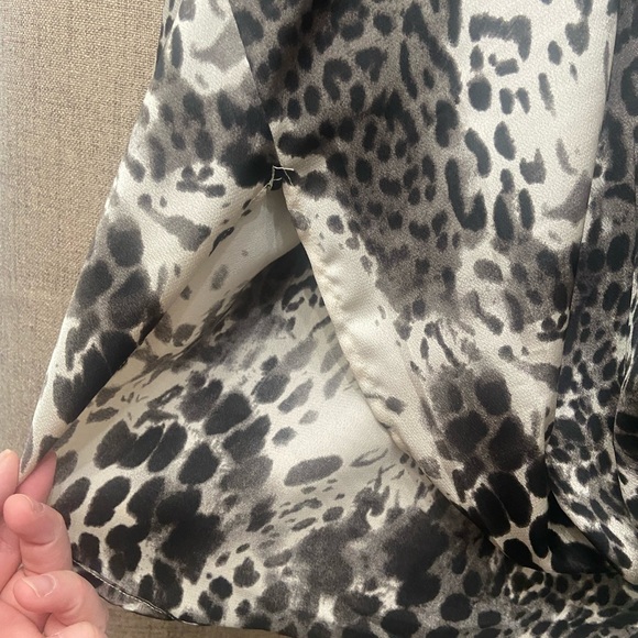 Davi & Dani Monochrome Animal Print Blouse - Picture 6 of 7
